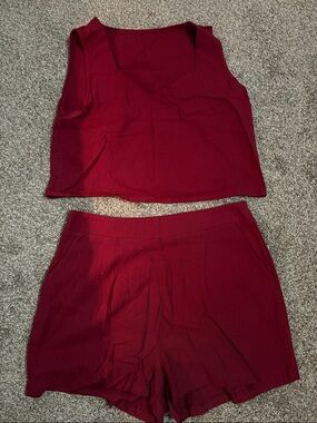 Two-Piece Sleeveless Crop Top and High-Waist Shorts Set - Deep Red
